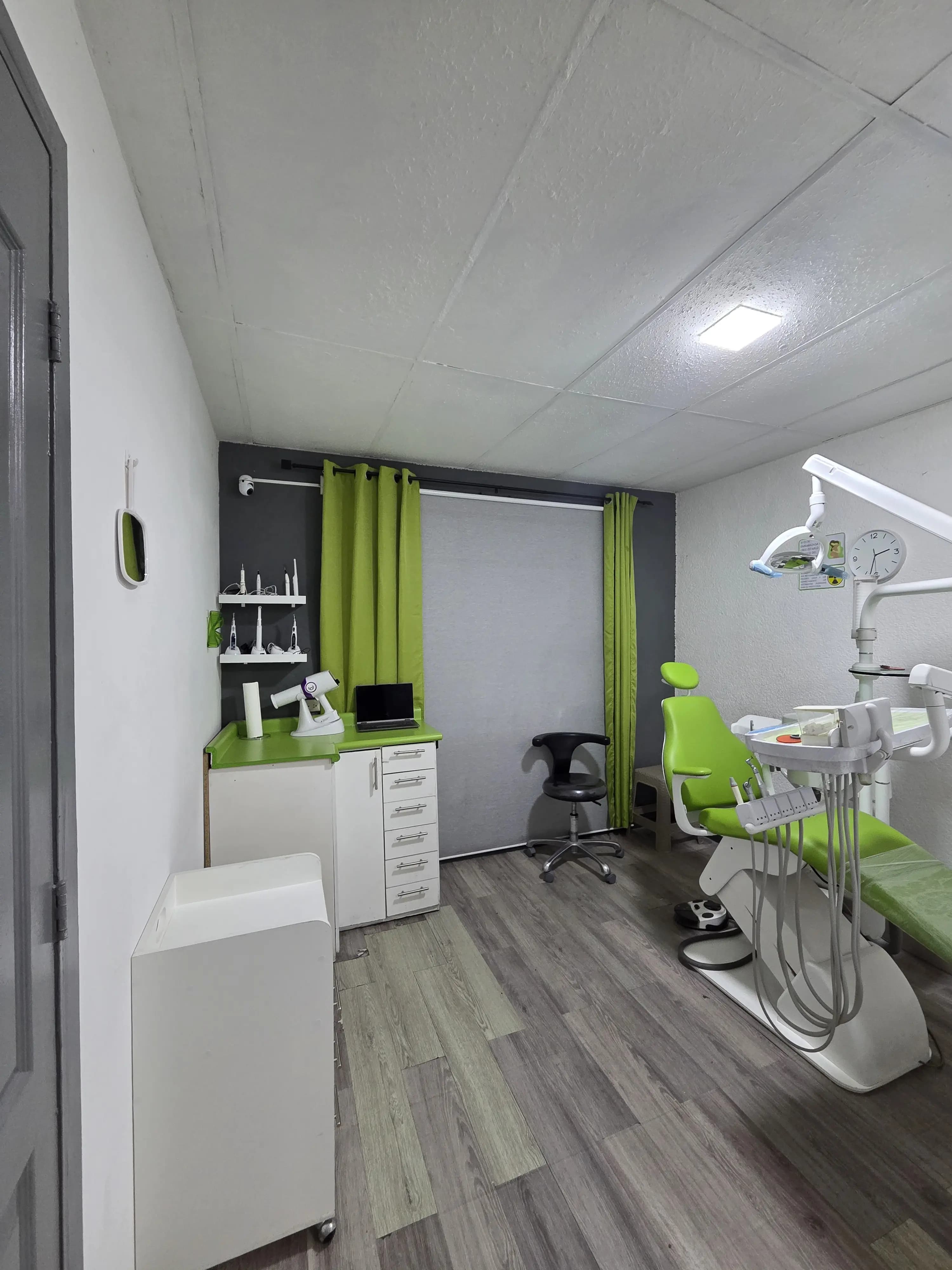 Consultorio con unidad dental de la sucursal San Salvador