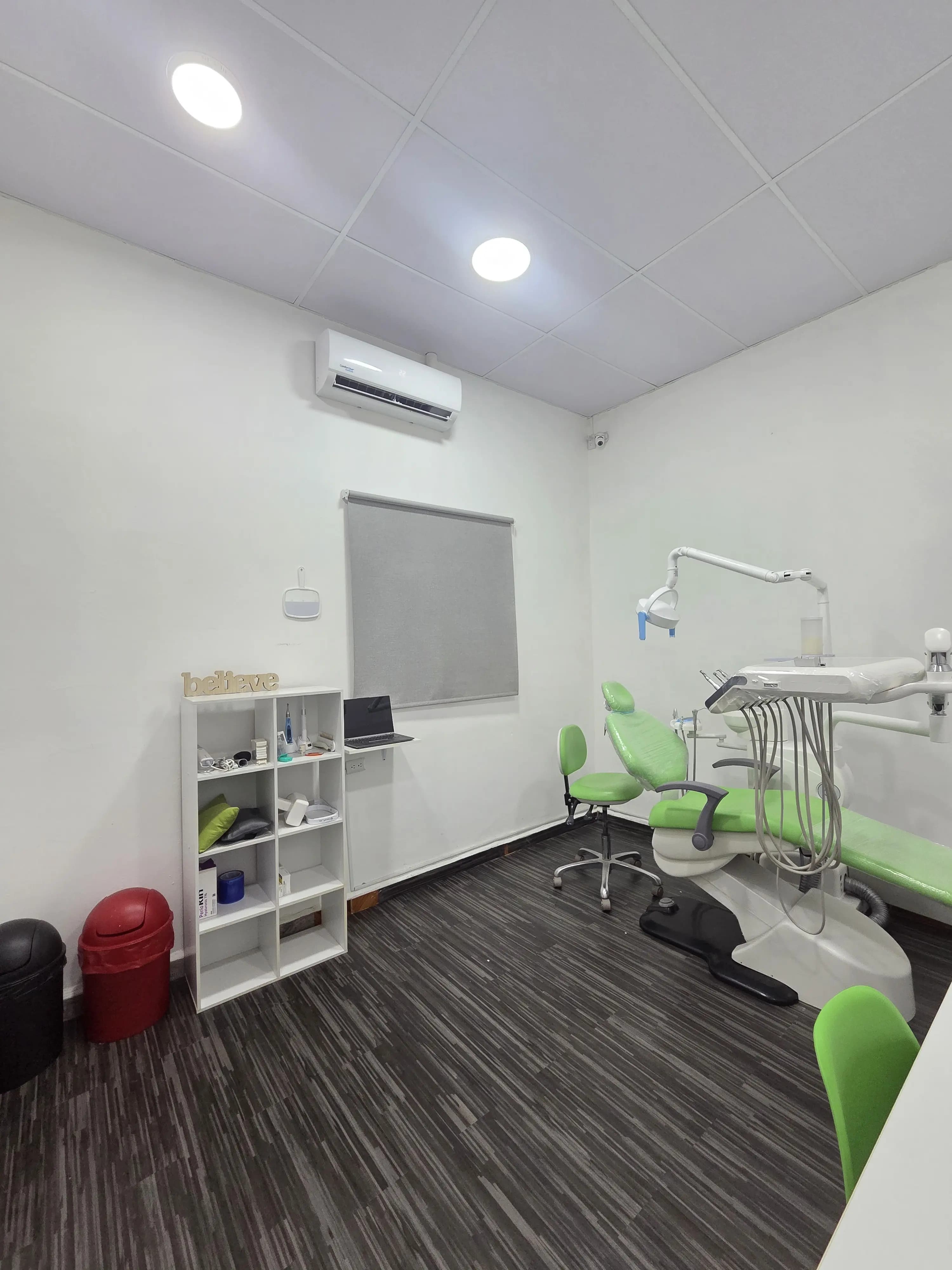 Consultorio con unidad dental de la sucursal Santa Tecla